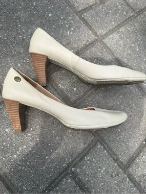 Cream Leather Mid Heel Pumps with Stacked Wood Heel